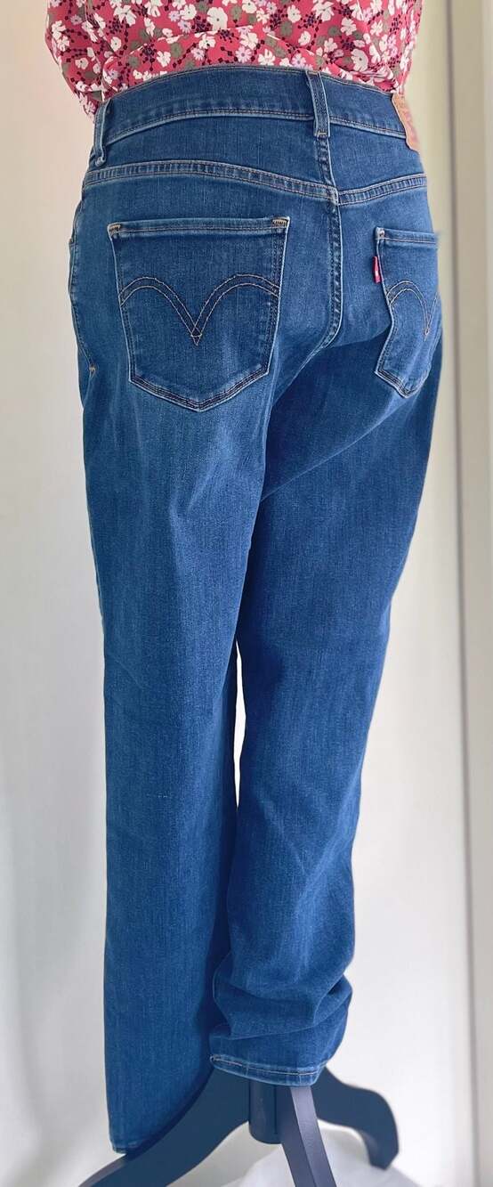 Levi's Women's Size 6 Straight Leg Stretch Blue Jeans